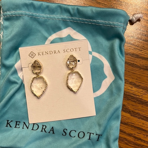 Kendra Scott Jewelry - Kendra Scott Quincy earrings in clear crackle.